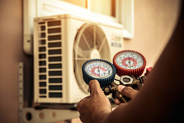 Professional Hvac technician working in Holbrook, PA